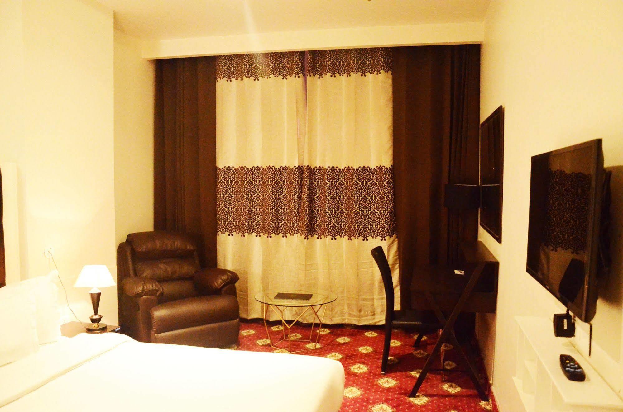 Fabhotel Prudent Амритсар Экстерьер фото