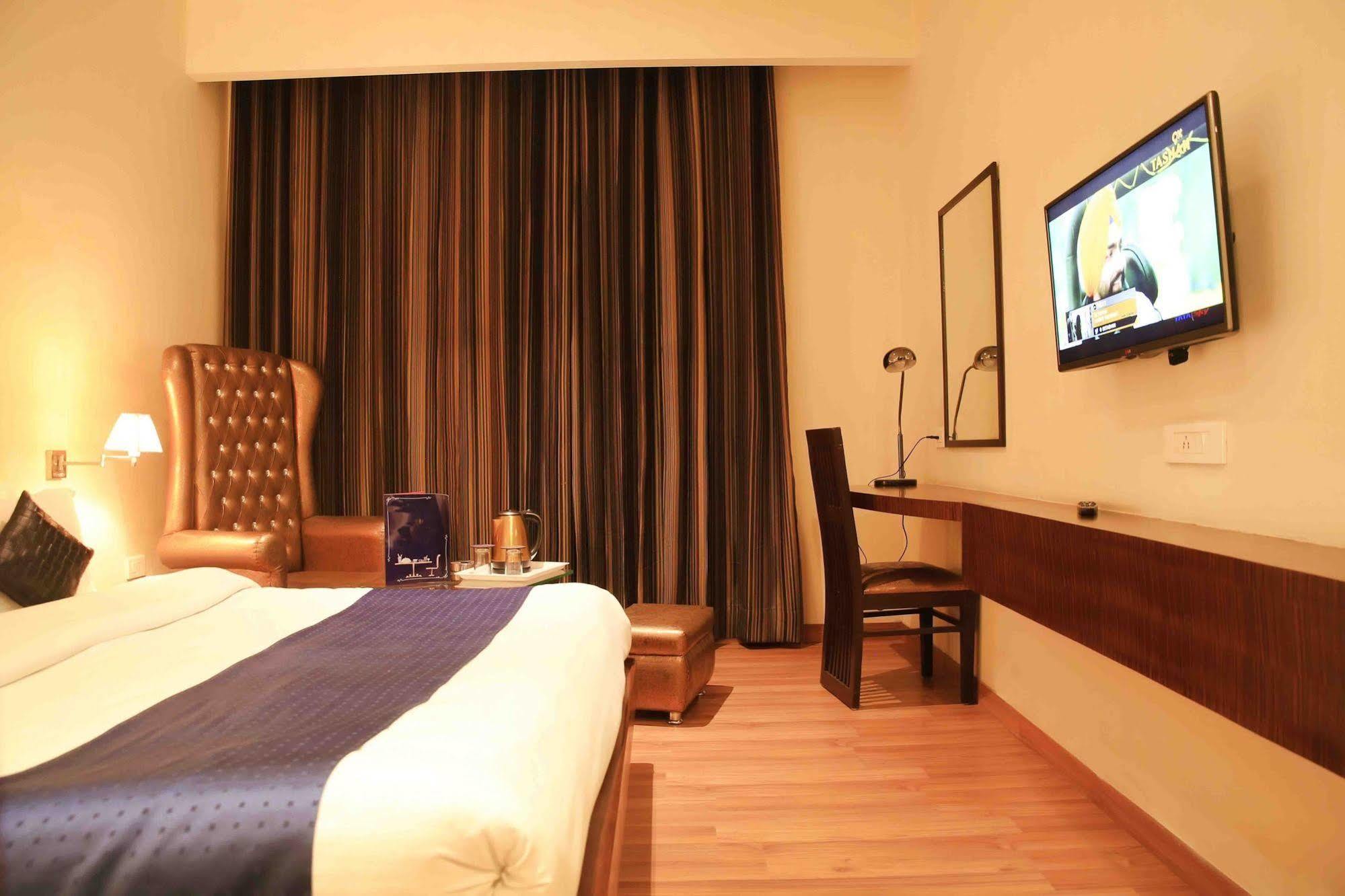 Fabhotel Prudent Амритсар Экстерьер фото