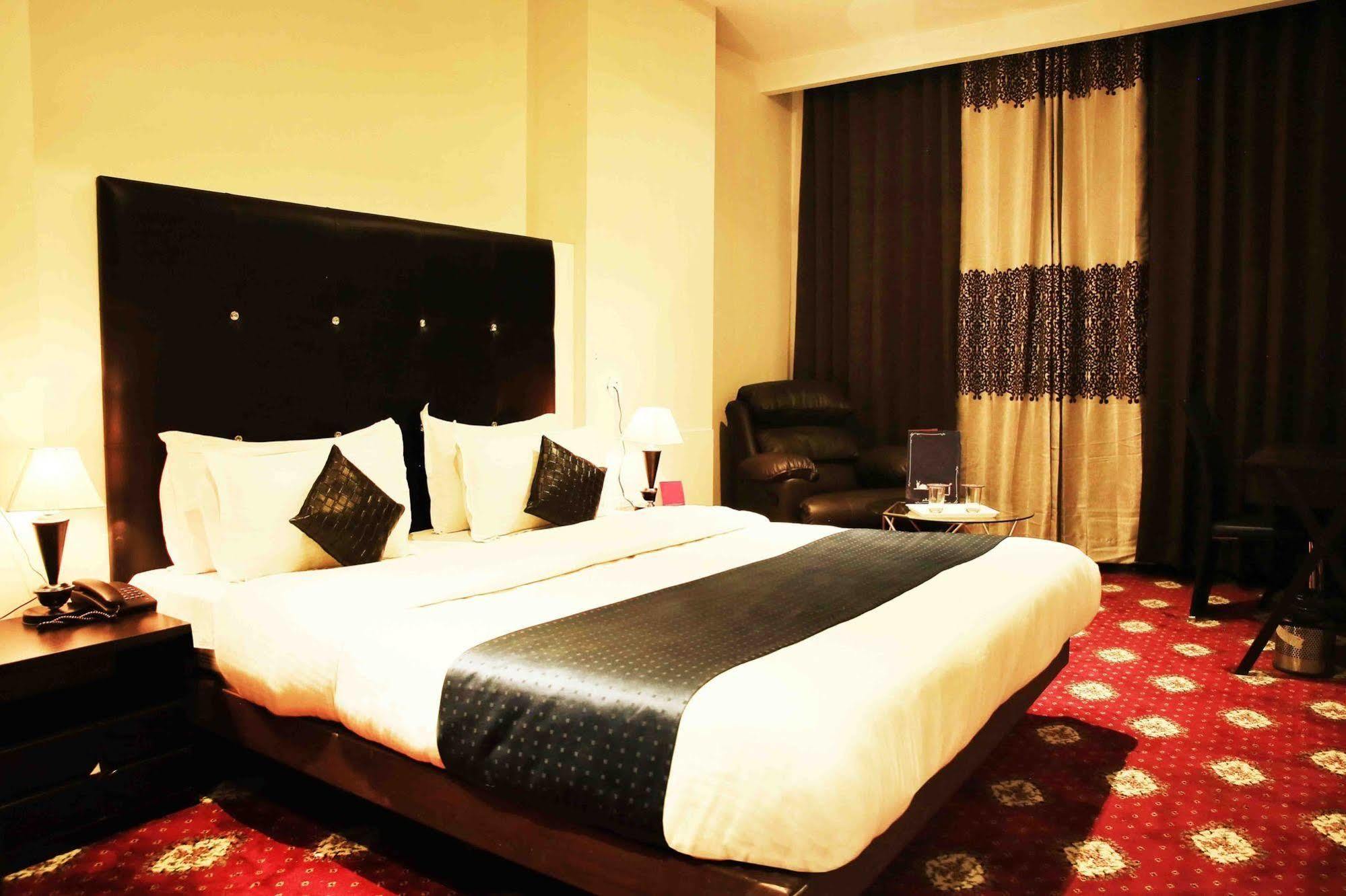 Fabhotel Prudent Амритсар Экстерьер фото